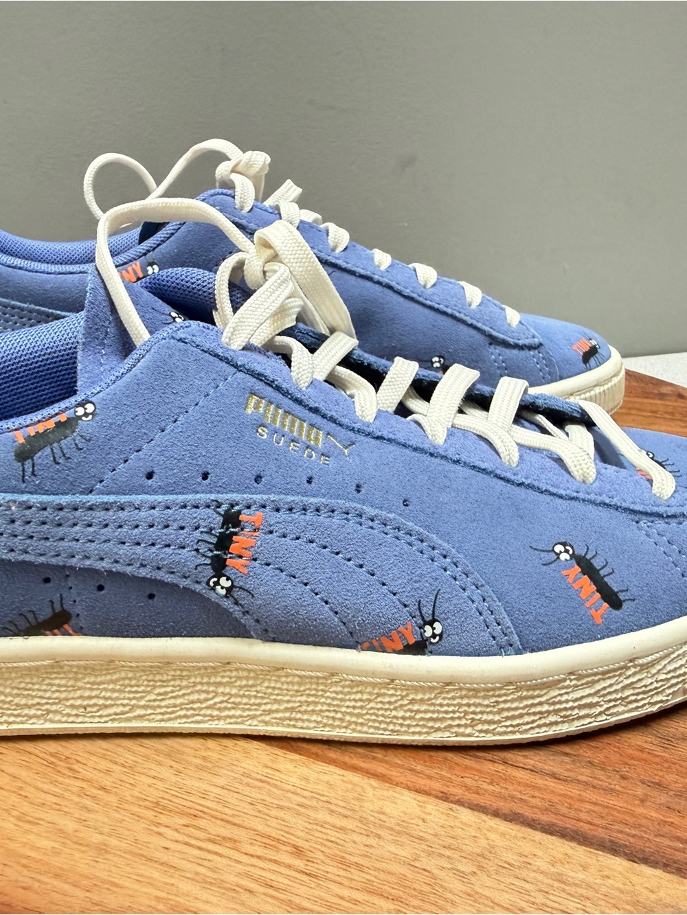 Puma‎ Suede Tiny Bug Print Sneakers 
Size 6C or Womens 8
